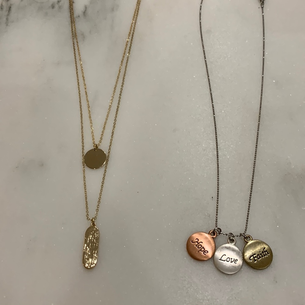 Silver‎ tone and god tone necklace’s.Beautiful